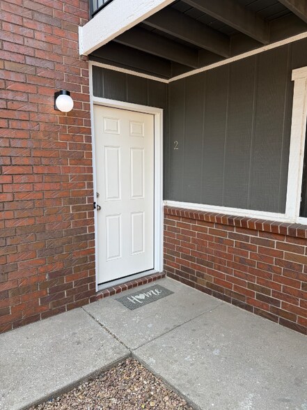 Building Photo - 619 S Mt Carmel St