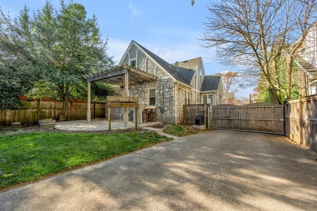 Building Photo - Charming 4Bedroom Stone Home with Detached Guest Apartment & Garage in Chevy Chase