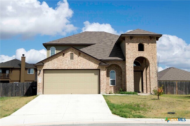 Primary Photo - 864 Foxfire Dr
