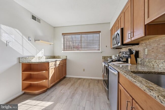 Building Photo - 88 N Bedford St