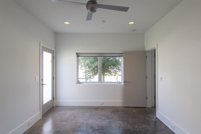 Building Photo - 5301 Chenevert St