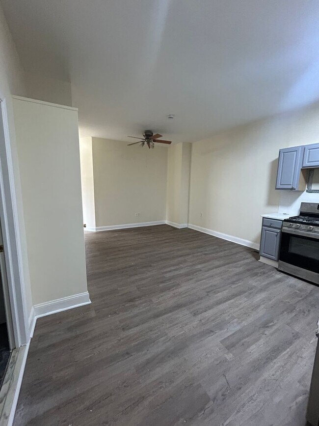 Building Photo - 423 Righter St