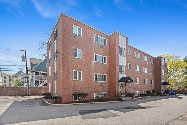 Building Photo - 549 Adams St