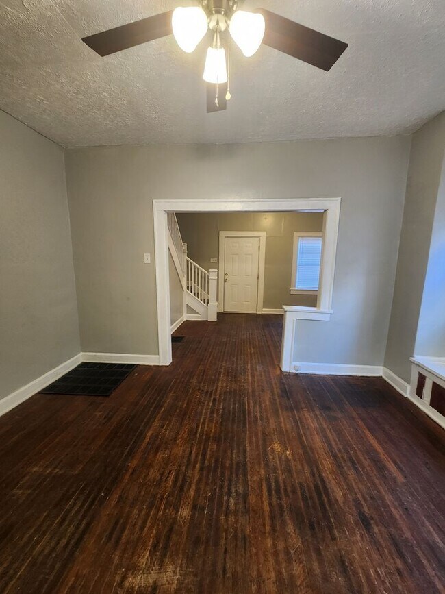 Building Photo - WESTSIDE 2 Bedroom Duplex Located near Harding and 21st Street