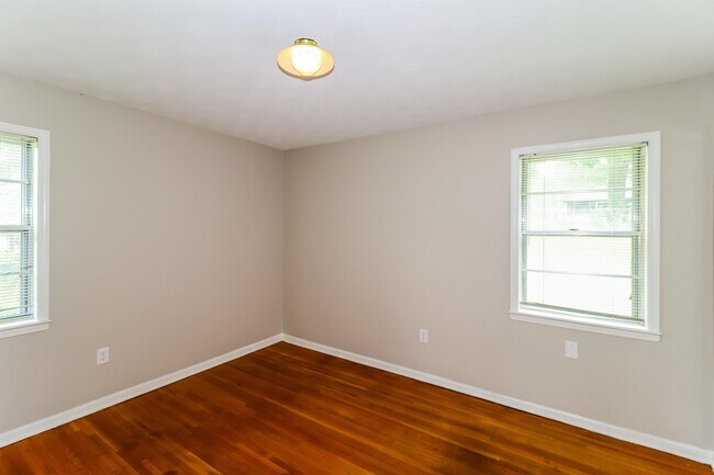 Building Photo - 1165 Finch Cove