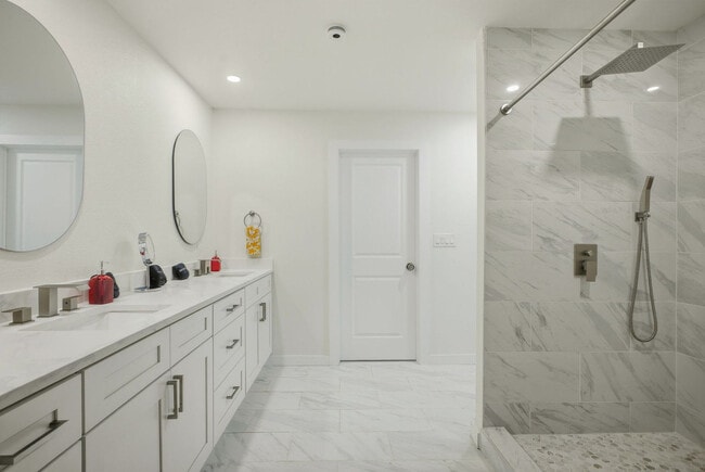 Building Photo - 5422 Lancashire Dr