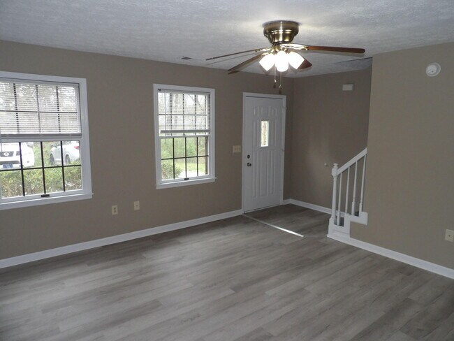 Building Photo - 244 Meadowview Dr