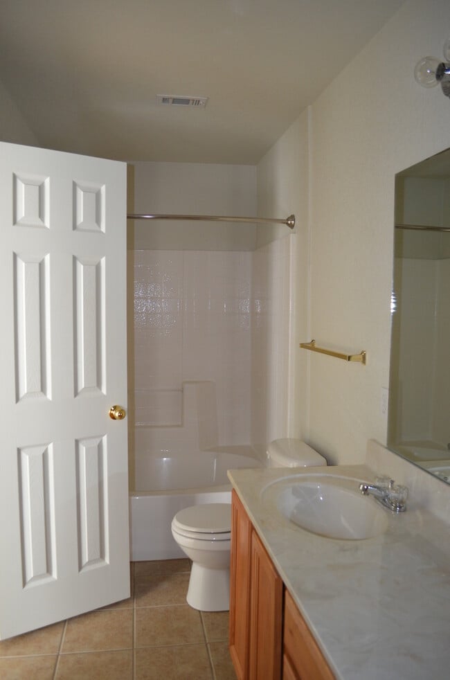 Building Photo - 326 N 10th St