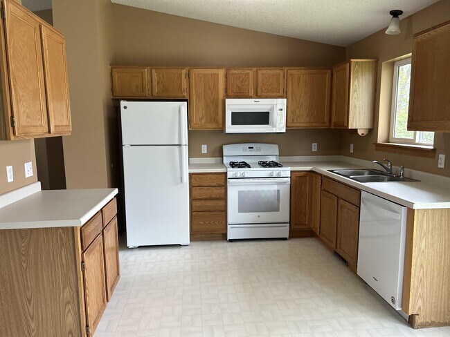 Building Photo - 9059 Oriole Ln