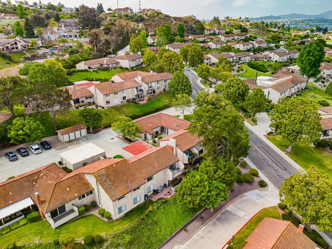 Building Photo - $3,200 - Charming 2-Bedroom + Optional 3rd Bedroom/Office Condo in Desirable Oaks North 55+ Commu...