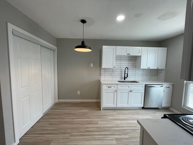 Building Photo - 1603 Benttree Dr