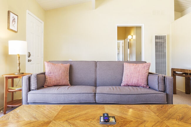 Building Photo - Cozy 2 bed/1 Bath house-UNFURNISHED **