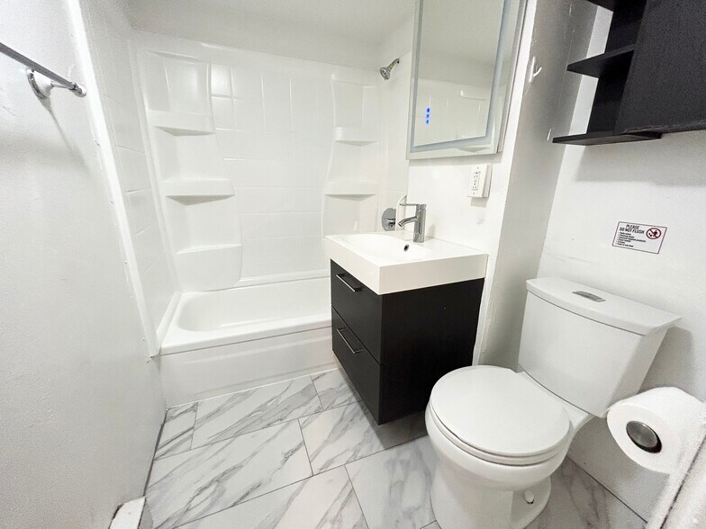 Bathroom - 7 Warwick St