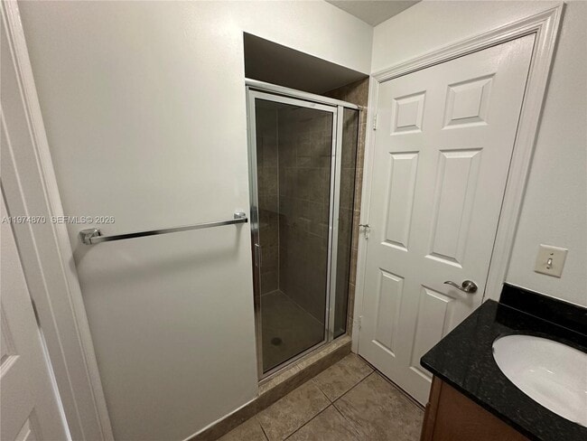 Building Photo - 1045 NE 10th Ave