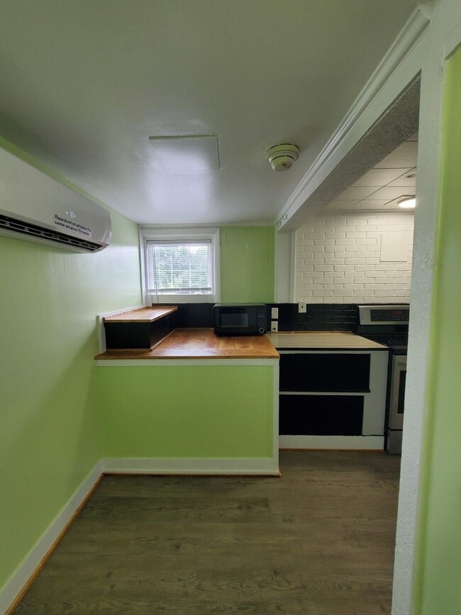 Building Photo - Utilities Included!!!!