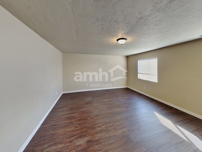 Building Photo - 1991 W 550 N