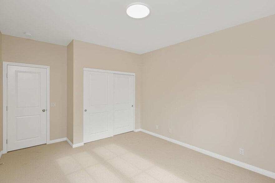 Building Photo - 86 Cipresso