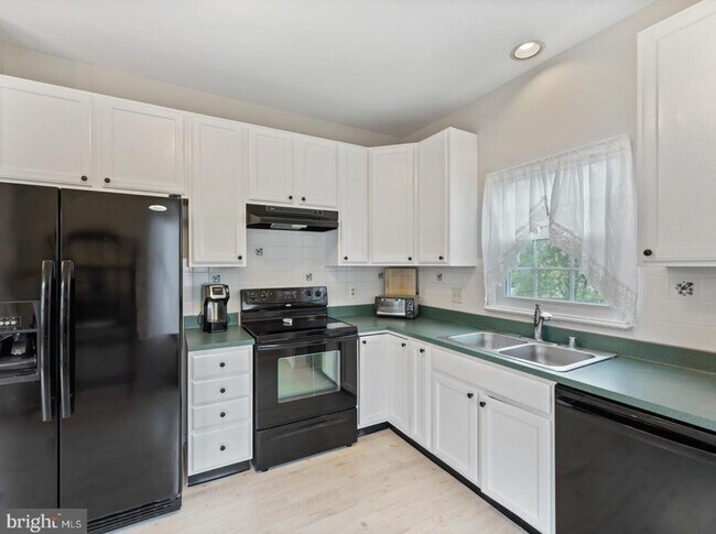 Building Photo - 2 W Kyla Marie Dr