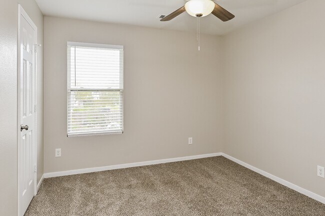 Building Photo - 1843 Macondray Dr