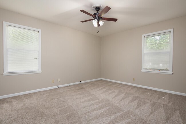 Building Photo - 2004 Rosewood Dr NW