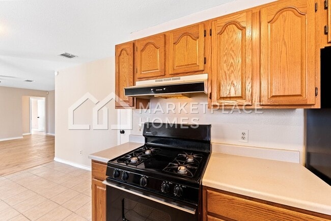 Building Photo - 1804 Easton Dr