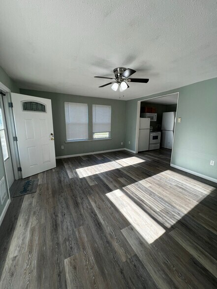 Building Photo - 122 S National Ave