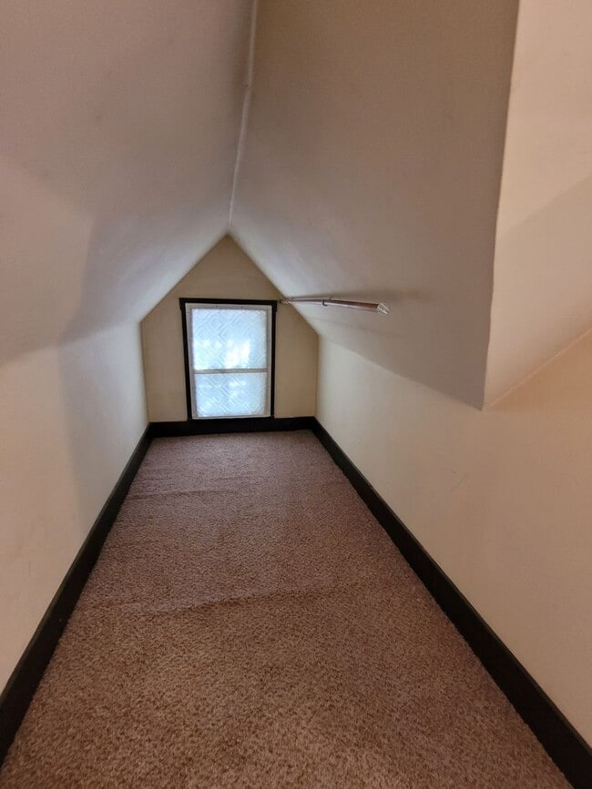 Building Photo - Spacious Home-Benton Stephens Neighborhood