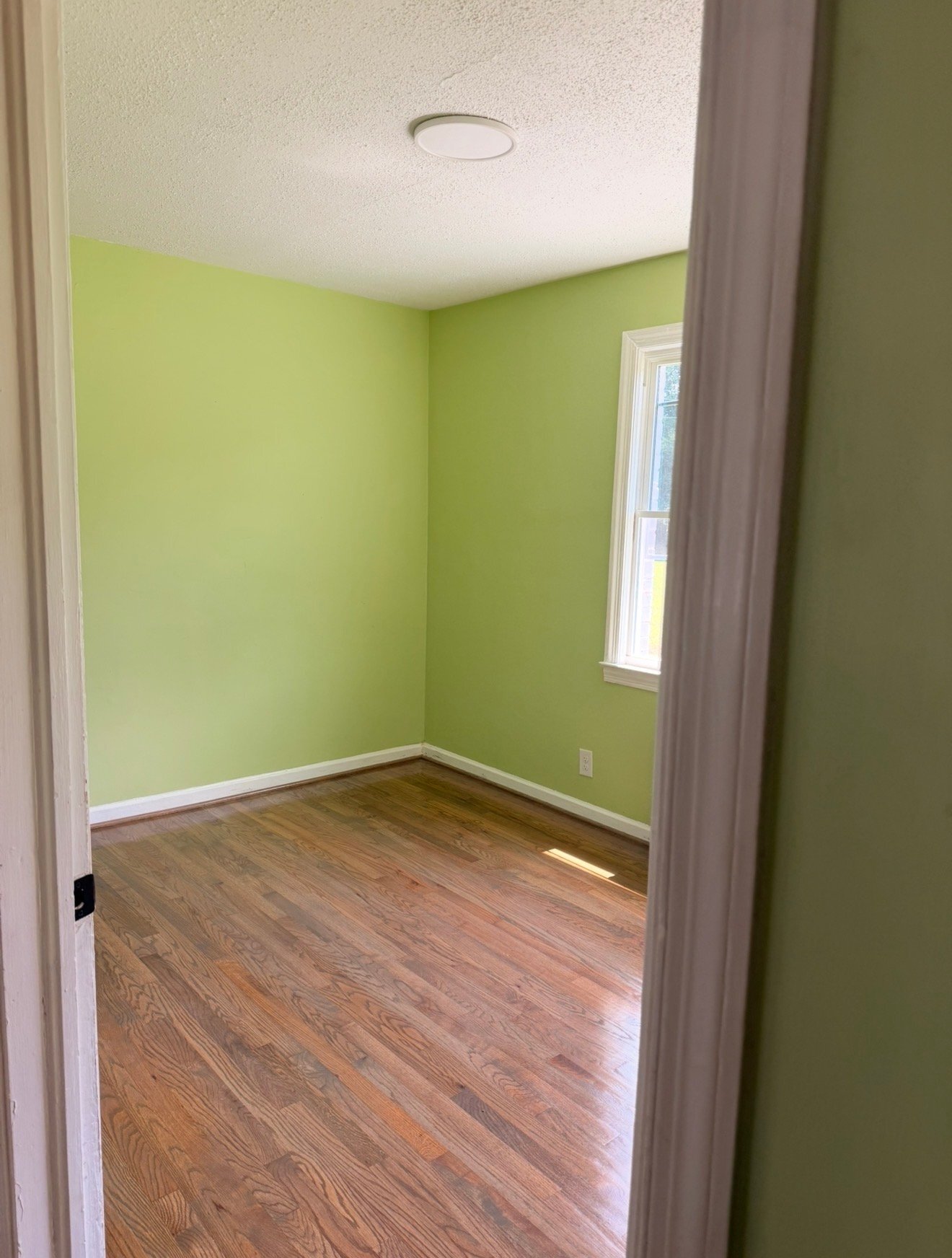 Building Photo - 1400 Roslyn Dr