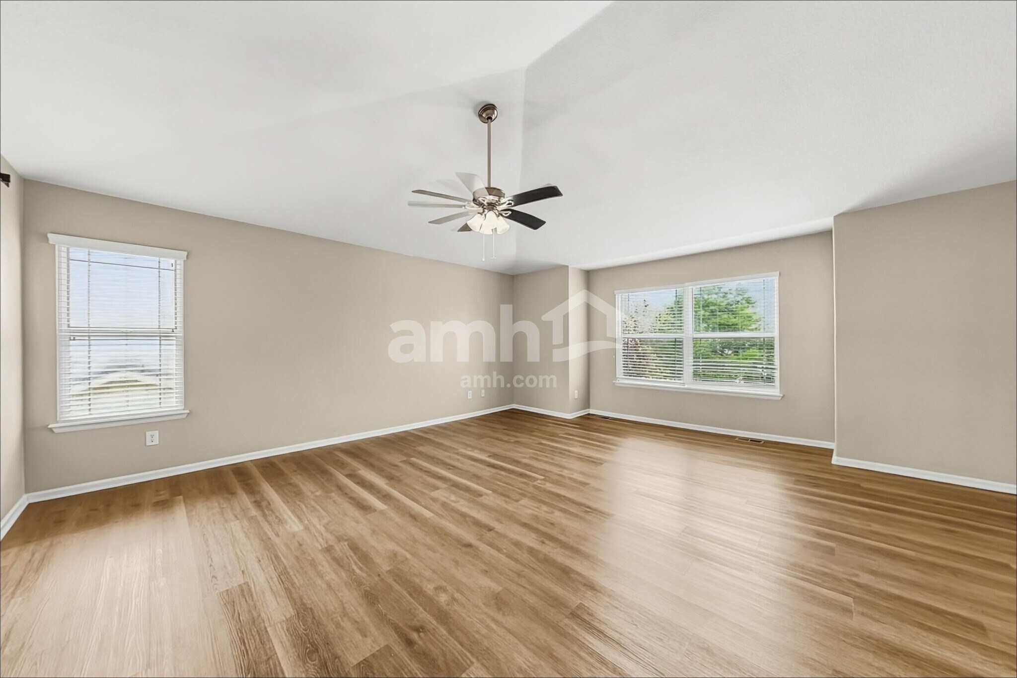 Building Photo - 1556 S Catawba Cir