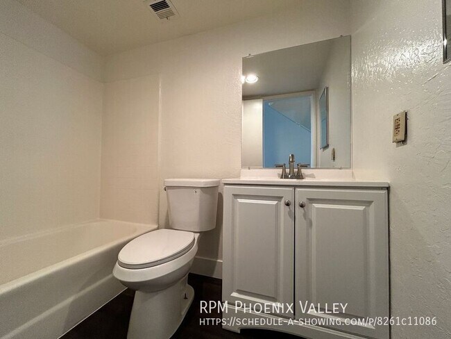Building Photo - 1702 E Ocotillo Rd