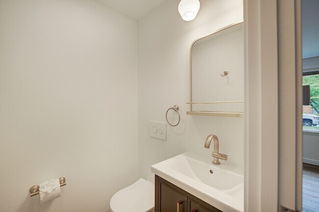 Building Photo - 3bd/1.5ba Seattle House
