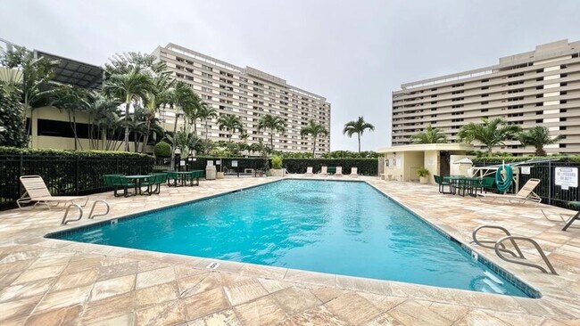 Building Photo - 3161 Ala Ilima St