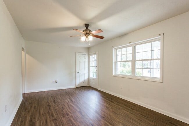 Building Photo - 255 Sunset Dr
