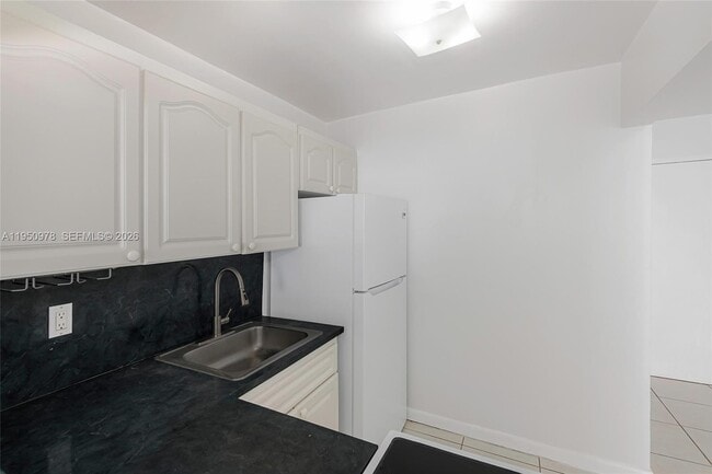 Building Photo - 1441 Lincoln Rd