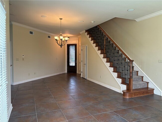Building Photo - 2623 S Everest Ave