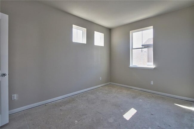 Building Photo - 1015 Vista View Dr