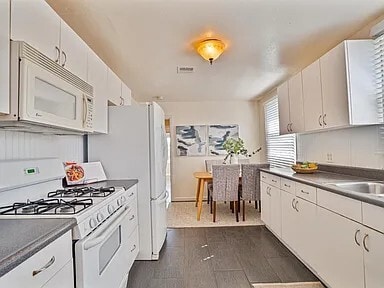 Building Photo - 40 La Cruz Ave