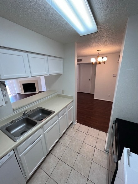 Building Photo - 2120 El Paseo St