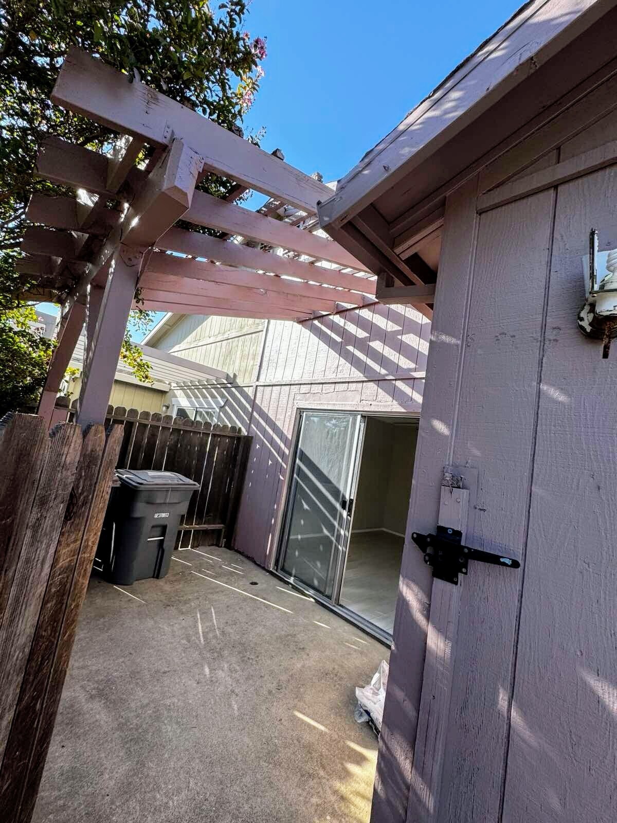 Building Photo - 615 Oriole Ave