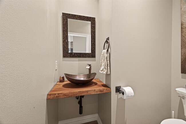 Building Photo - 171 E Lansdowne Cir