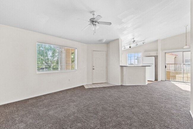 Building Photo - 2nd Floor Condo in a Gated Northeast Commu...