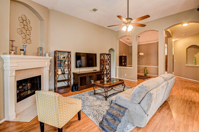 Building Photo - 3607 Glenhill Drive