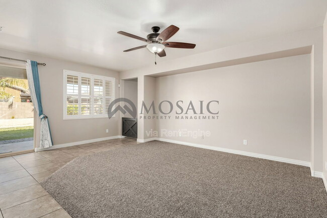 Building Photo - 2464 E Hazeltine Way