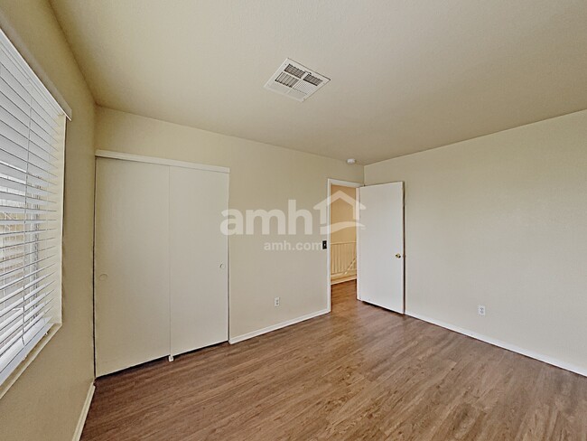 Building Photo - 9608 Kelly Creek Ave