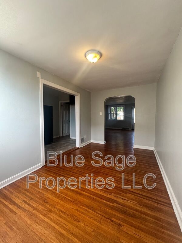 Building Photo - 2304 Bond Ave