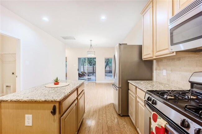 Building Photo - 2205 Independence Dr