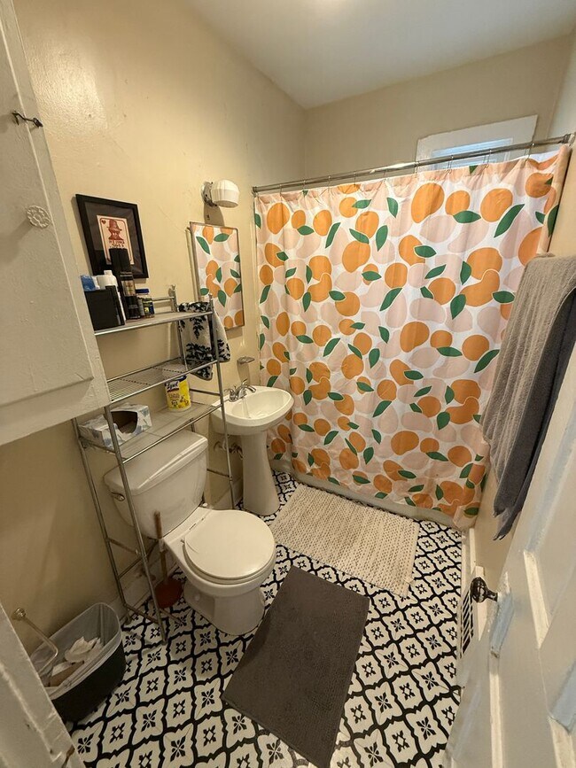 Building Photo - 2951-51A N Fratney St