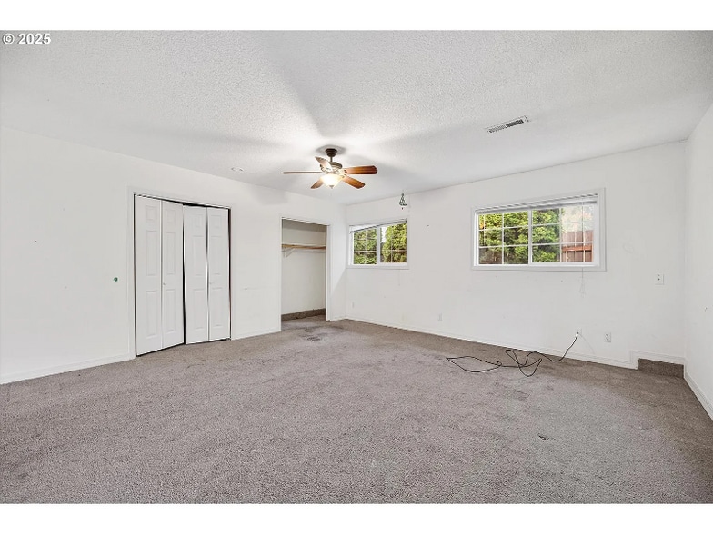 Building Photo - 6060 SW 170th Ave