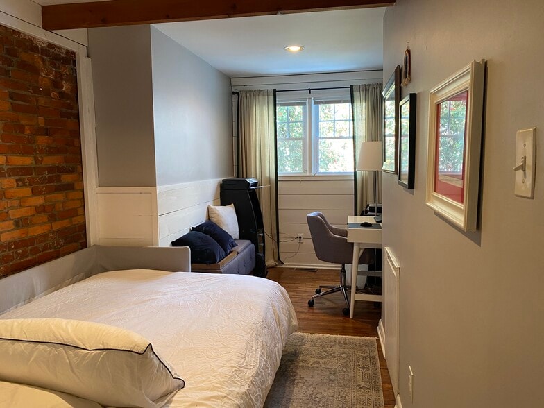 Guest bedroom/study - 2201 Naudain St