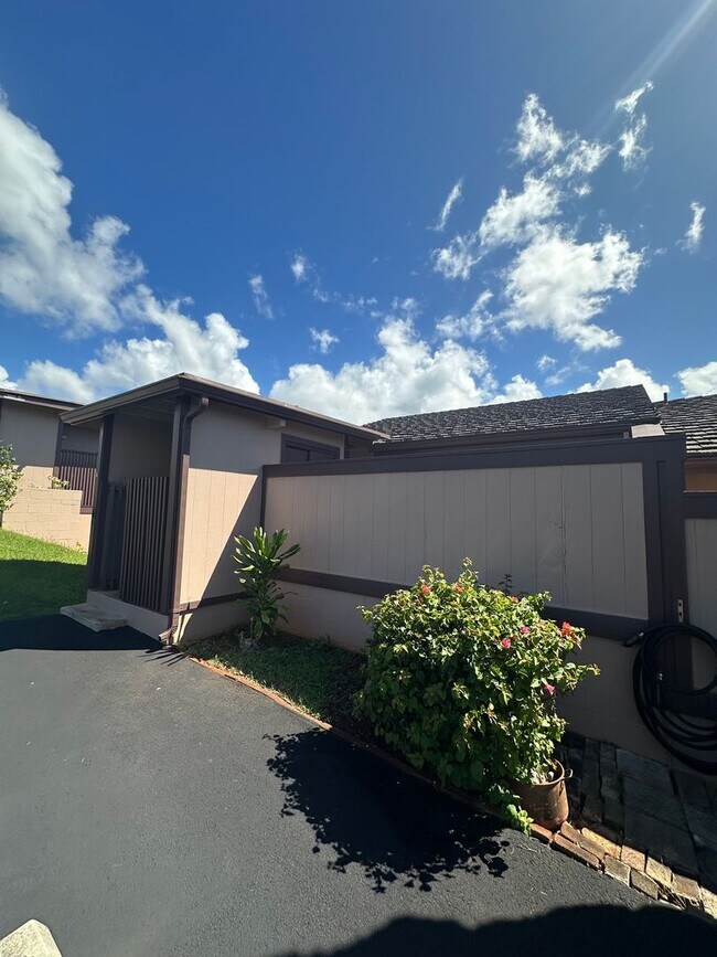 Building Photo - 3 BD / 2 BA Townhome in Aiea!!!